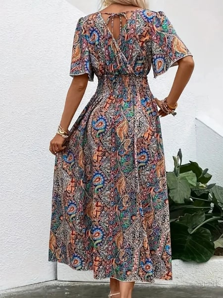 Floral Dress with Neckline - Image 3